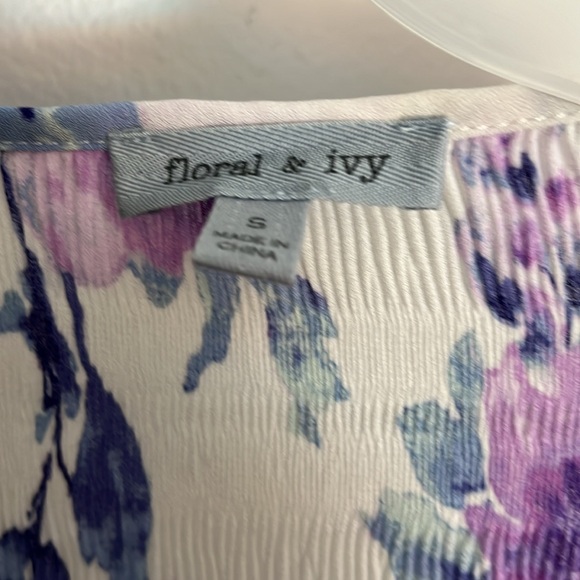 Floral & Ivy floral blouse size small - Picture 2 of 5